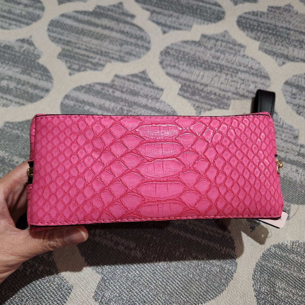 NEW Victoria's Secret cosmetic bag with detachable wristlet strap - Hot Pink - Picture 3 of 10